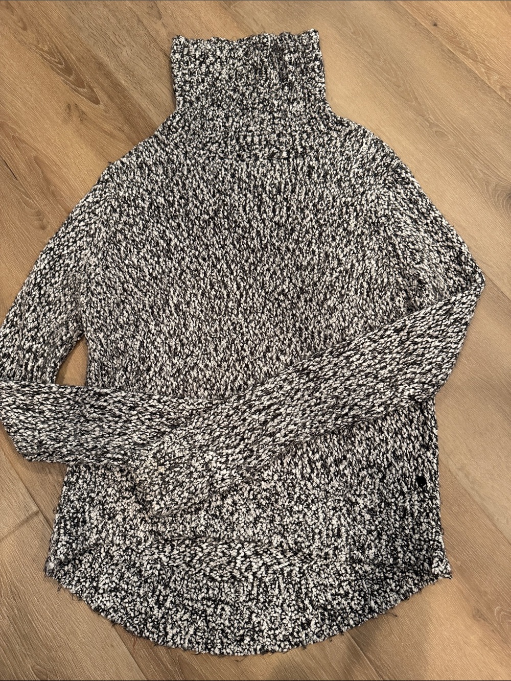 Rip Curl Chunky Black & White Turtleneck Sweater Sz L